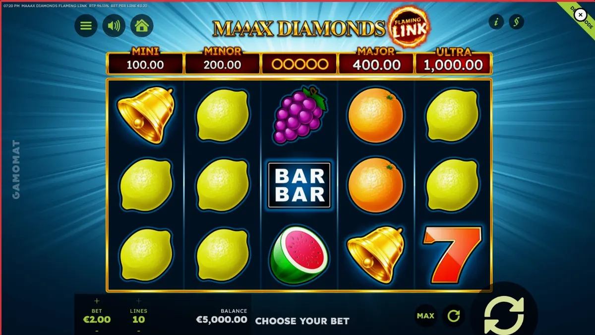 Maaax Diamonds Flaming Link slot game interface na may mga nagniningning na prutas at diamante.